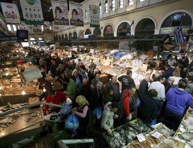 Ρέντη και Βαρβάκειος αγορά ανοιχτές σχεδόν όλο το βράδυ της Κυριακής